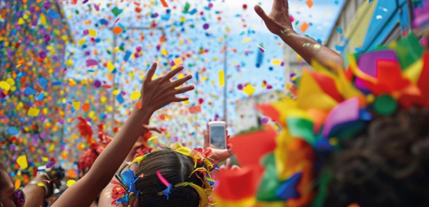 Faltar no trabalho para ir ao Carnaval pode causar demissão por justa causa? Entenda