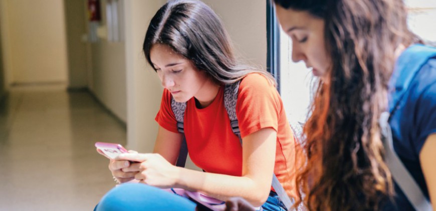 Da resistência à melhora na convivência: como é a rotina em escola de Campinas que proíbe celulares na sala de aula